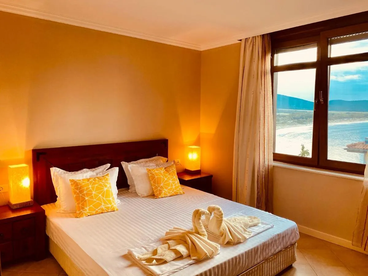 Santa Marina 2-Bedroom Apt. W/ Sea View + Terrace سوزوبول 0*,  بلغاريا