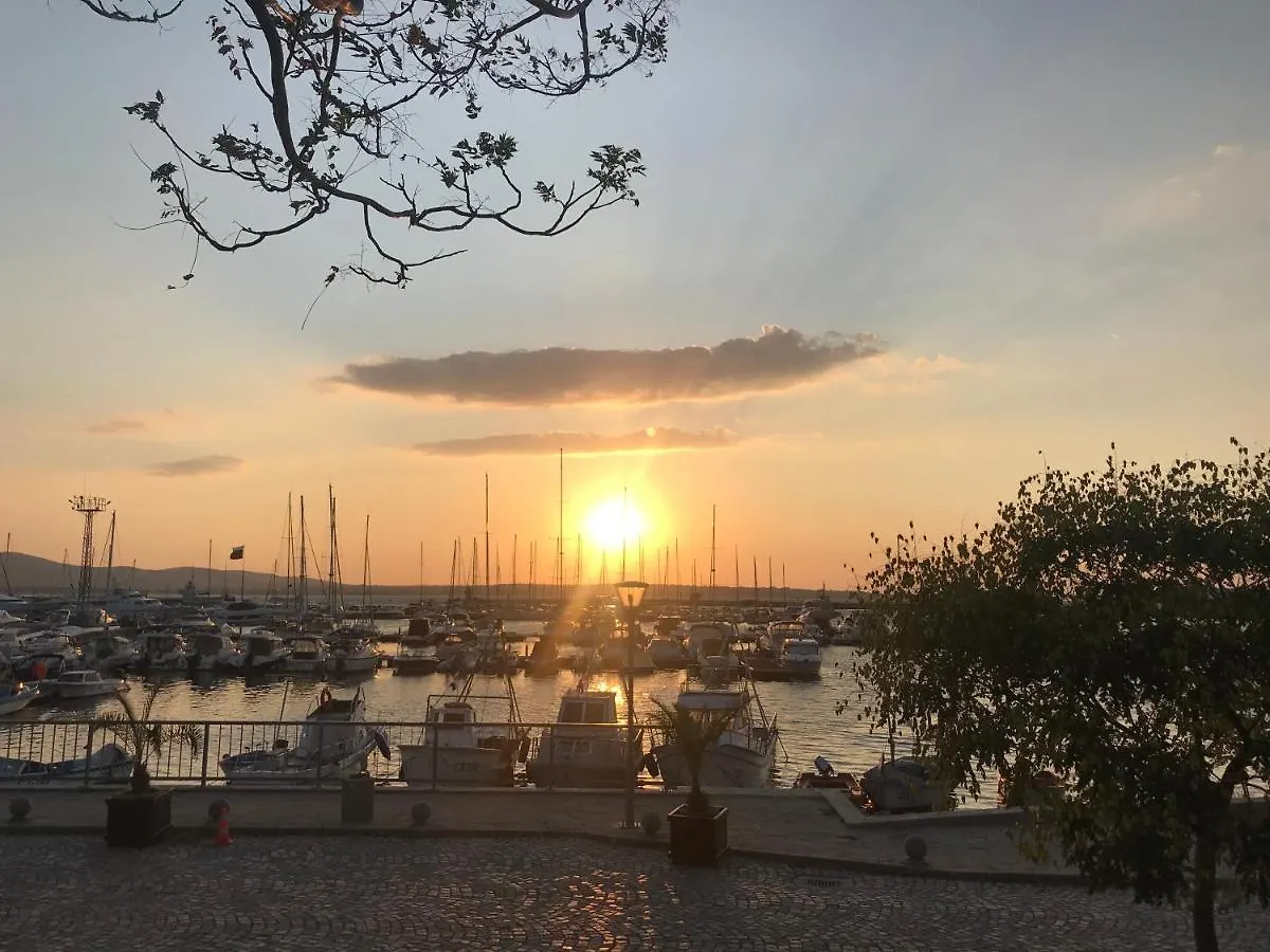 Santa Marina 2-Bedroom Apt. W/ Sea View + Terrace سوزوبول 0*,